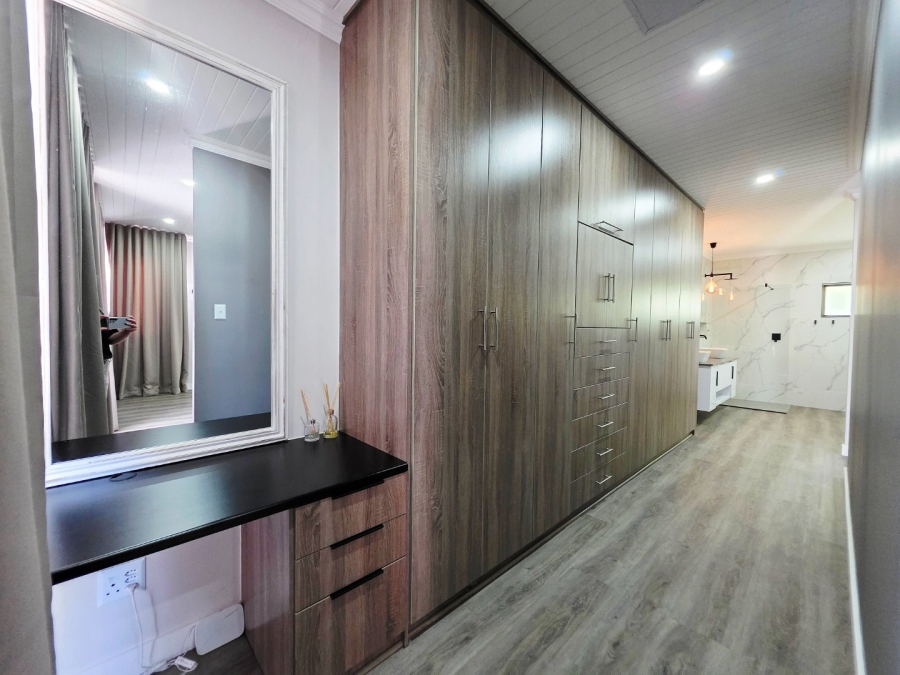 5 Bedroom Property for Sale in Langenhovenpark Free State